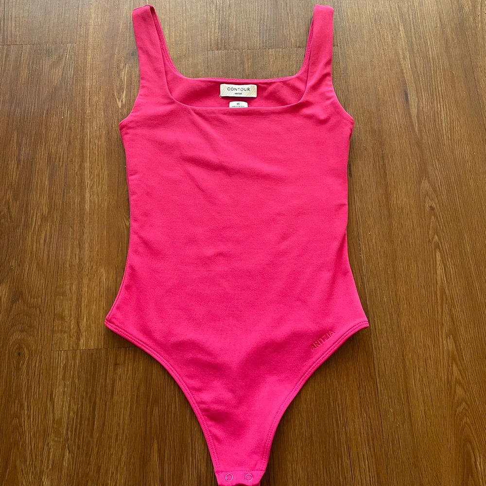 aritzia contour tank bodysuit